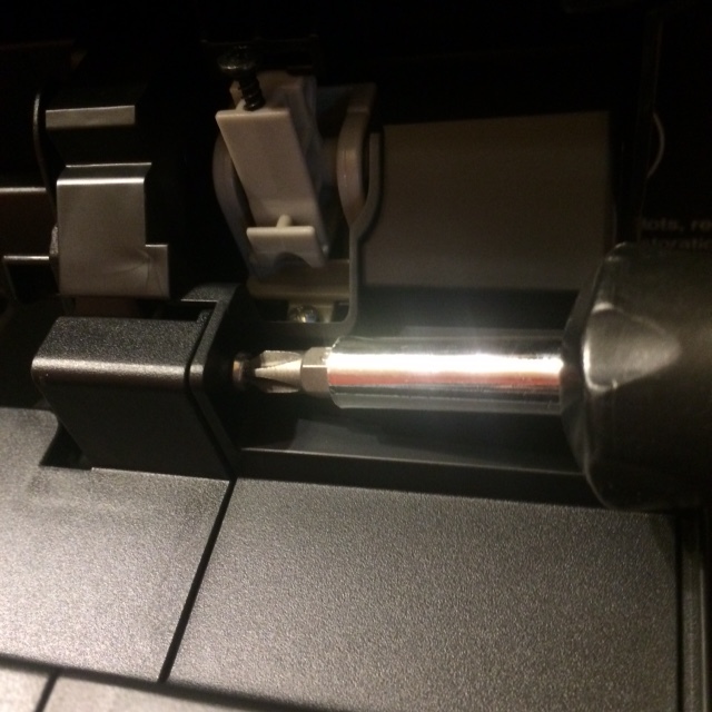 File:EPSON XF-320 Teardown topcover screw.jpg